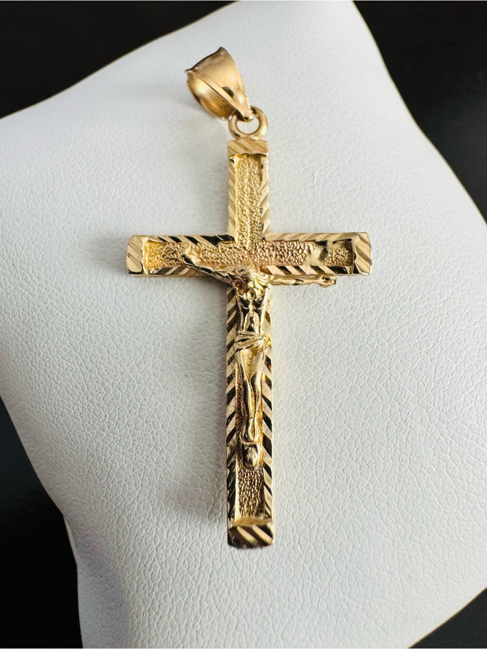 10K Yellow Gold Vintage Cross Crucifix Pendant Religious Charm Jesus 2.8 grams